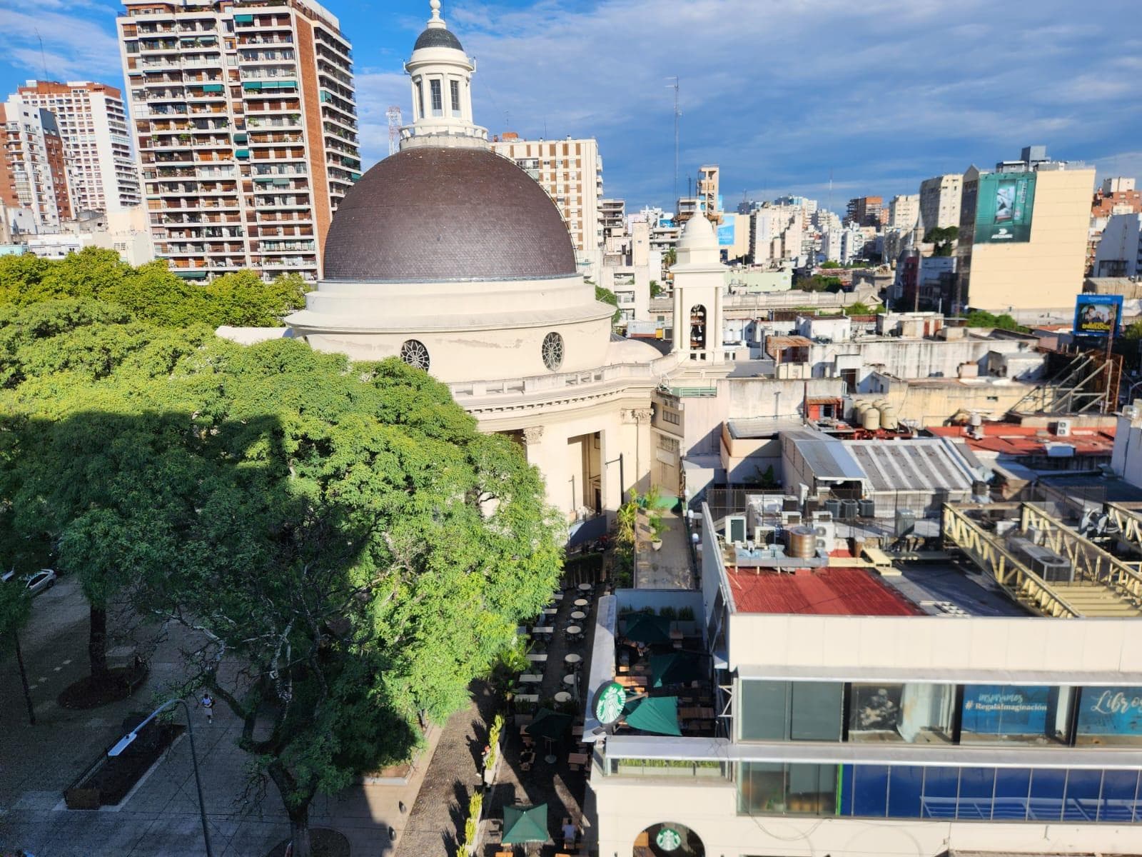 Weik Plaza, Belgrano